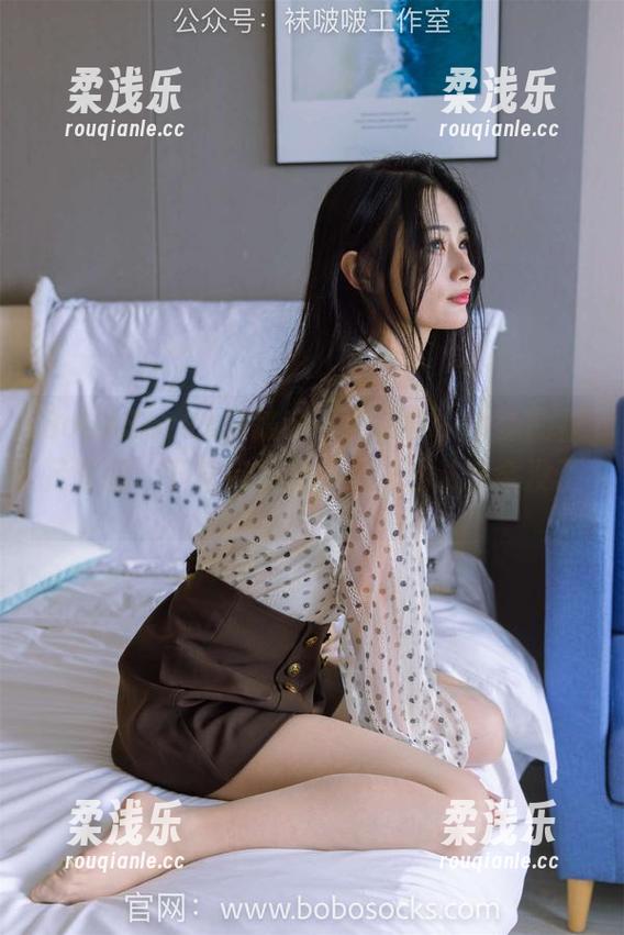 BoBoSocks袜啵啵-小沫 BoBoSocks袜啵啵 - 说真的,小沫的裸足套图,下载完发现一开始的防备全没了。