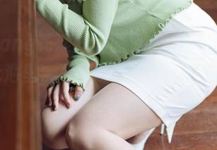 HuaYang花漾 – 套图更新！Egg_尤妮丝在泳池里，不料我一边看一边在脑海中比拼她的水花