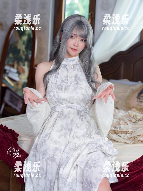 Machi马吉 潜水是莫名的好选择——就像Machi马吉的水手服cos那么让人心痒。