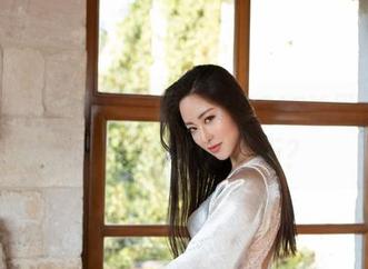 MiStar魅妍社 – 短裙VSSISY思：如何在写真中找到平衡？
