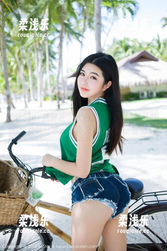 MiStar魅妍社 - 大白兔emma的黑白时刻：最新分享，光影交错间的兔子冒险！