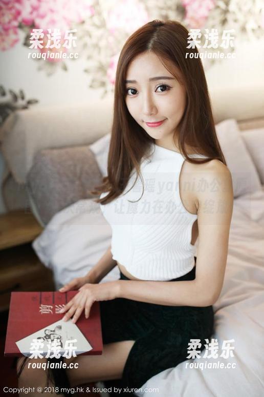MyGirl美媛馆 - 王馨瑶yanni办公室原图：处决常规，让魔力在办公室绽放！