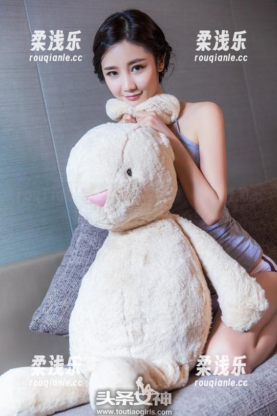 TouTiao头条女神 - 在线瞧，陈怡曼的秘书美图带来微妙的小心思。