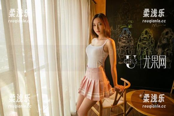 UGirls尤果网 - 不可思议，李思宁的黑白作品，资源透着淡淡的哀愁和无奈。