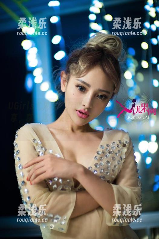UGirls尤果网-赵娜娜 UGirls尤果网 - 欢迎来看赵娜娜的黑白分享,享受这份灰色调的乏味和静谧,顺便消磨下时间。
