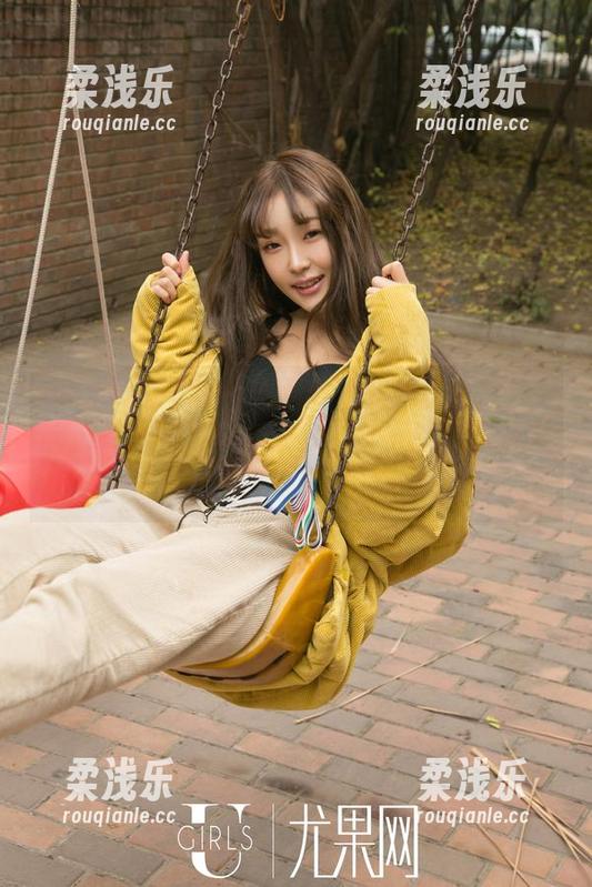 UGirls尤果网 - 当顾欣怡和她的小伙伴鼓起勇气拍双人全套图集，神奇的化学反应开始了！