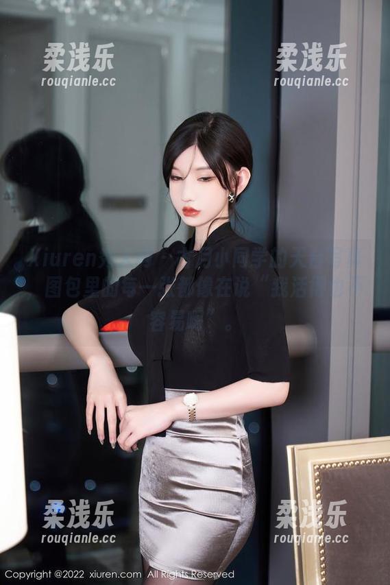 Xiuren秀人网 - 古月小同学的天台写真，图包里的每一张都像在说“我活得也不容易啊”。
