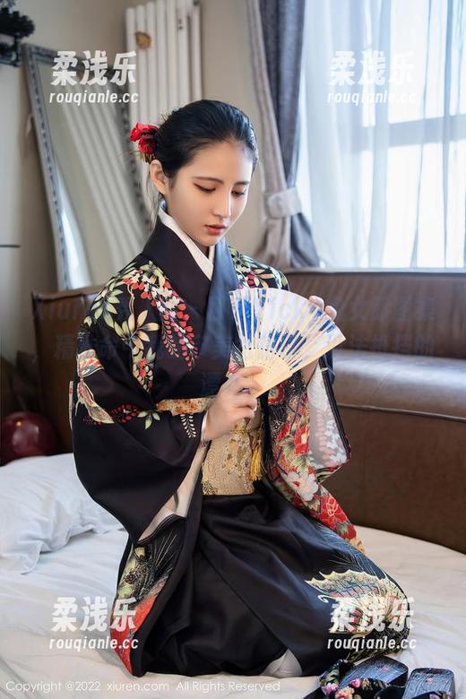 Xiuren秀人网-可乐Vicky Xiuren秀人网 - 可乐Vicky兔女郎图集,精准命中我的审美岔路口,没法抵挡的漂亮。