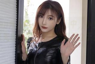 Xiuren秀人网 – 茫茫人海中，小兔纯纯的无圣光职业装，完美选择不止于外形。