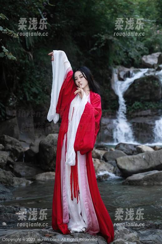 Xiuren秀人网-小夕Kitty Xiuren秀人网 - 这一季就看小夕Kitty的棉袜作品集,高清风暴来登场椅!