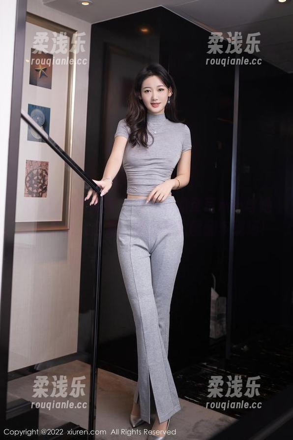 Xiuren秀人网 - 聊天间的草莓mm与她的裤里丝大合集，绝对是原图翻车现场！