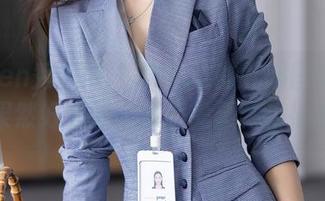Xiuren秀人网 – 草莓zz的礼服图集更新，果然好看的衣服不需要藏着掖着！