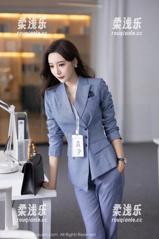 Xiuren秀人网-草莓zz Xiuren秀人网 - 草莓zz的礼服图集更新,果然好看的衣服不需要藏着掖着!