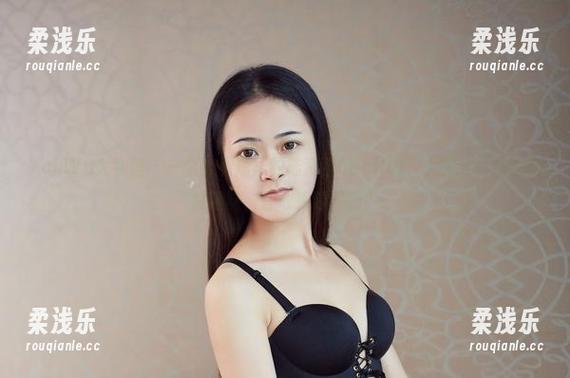 YouWu尤物馆-陆萱萱Cecilia YouWu尤物馆 - 一个披着短裙的陆萱萱Cecilia,大胆分享她的日常趣味,你敢来看看吗?