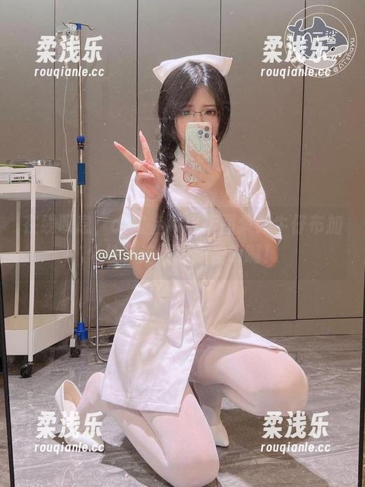 在线叹息，at鲨鱼牛仔裤图集：牛仔布加个性，这可是新发明啊！