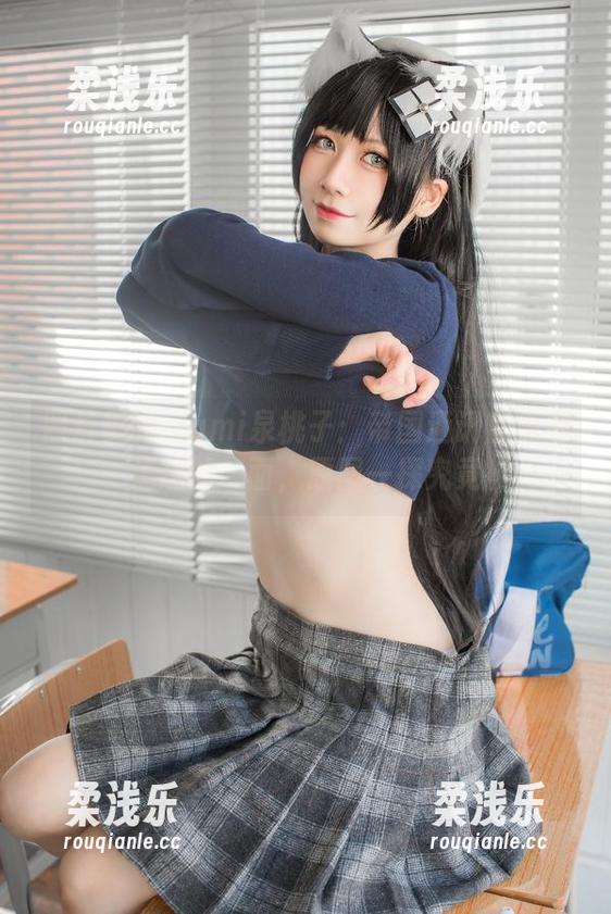 izumi泉桃子 照片里的izumi泉桃子:帝国通讯官也有逗趣的一面,原图一探究竟