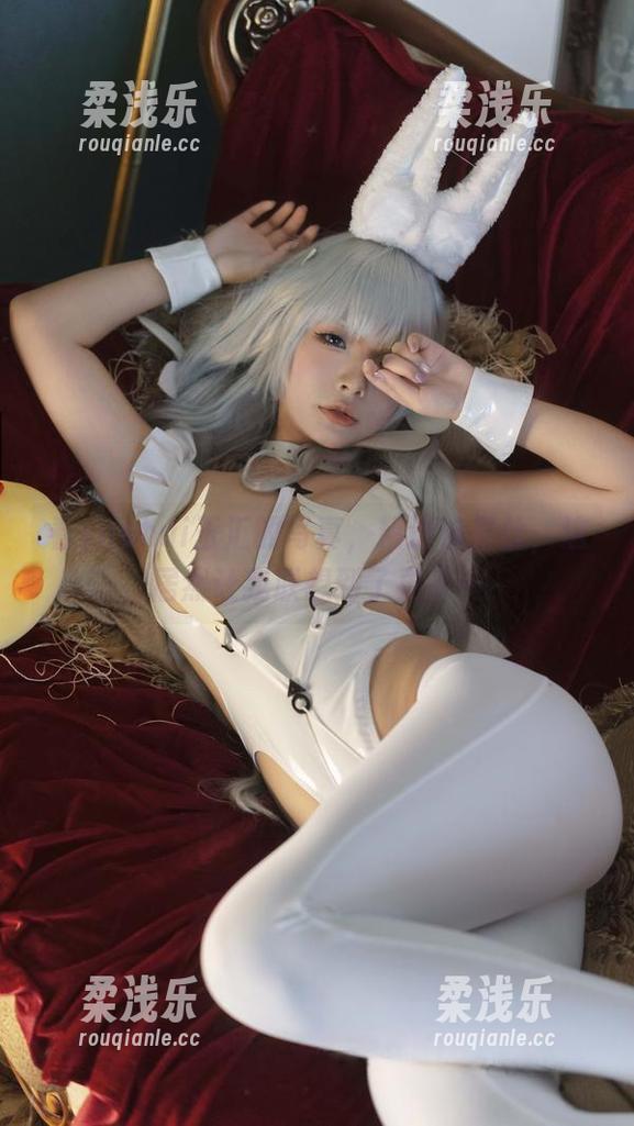 看yuuhui玉汇的写真，精选裤里丝，这居然让我联想到了更多…