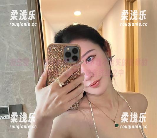 微密圈 - 写真界的新选择：下载不爱笑的赛琳的全身渔网，沉浸在这些纤细之中