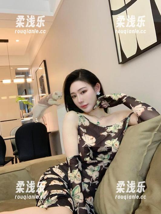 不爱笑的赛琳 微密圈 - 不爱笑的赛琳网袜全套,下载后自由畅享的那种哦