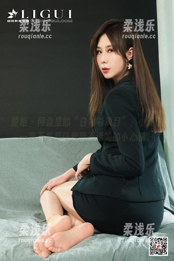 丽柜 - 网盘里的“白衬衫项目”，小璐璐一言不发却让我猜不透她的小心机。