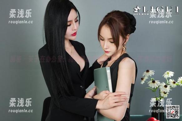 丽柜-英子 丽柜 - 英子在办公室:高清壁纸里的职场少女,一言难尽的美好