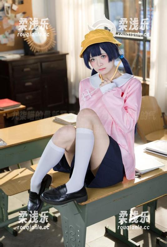 九柒喵 九柒喵的最新写真集——龙姬,暗暗的气息里流淌着点别样的东西。