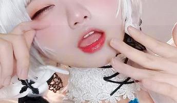 来看伊喵君_Nya的裤里丝合集，她的风格我好像有点中毒了。