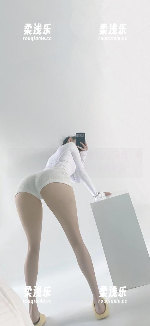 俏妞t 微密圈 - 全套写真哦!俏妞t的双马尾,单马尾完全没戏,看了会被它圈粉的!