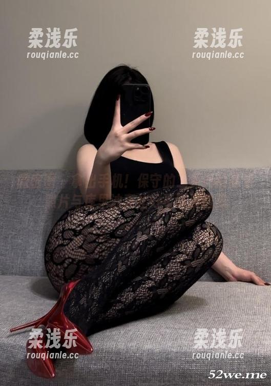 保守的二舅妈 微密圈 - 拿出手机!保守的二舅妈的高清照片与库里油亮丝好不容易遇见