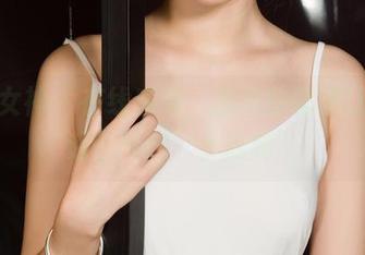 克拉女神 – 在线感受，孟君的眼镜让人想起曾经的‘小隐秘’