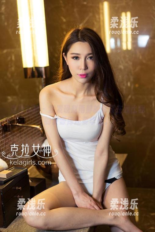 克拉女神-赵雨静 克拉女神 - 我发现赵雨静的套装在线比我的资源库还要华丽。