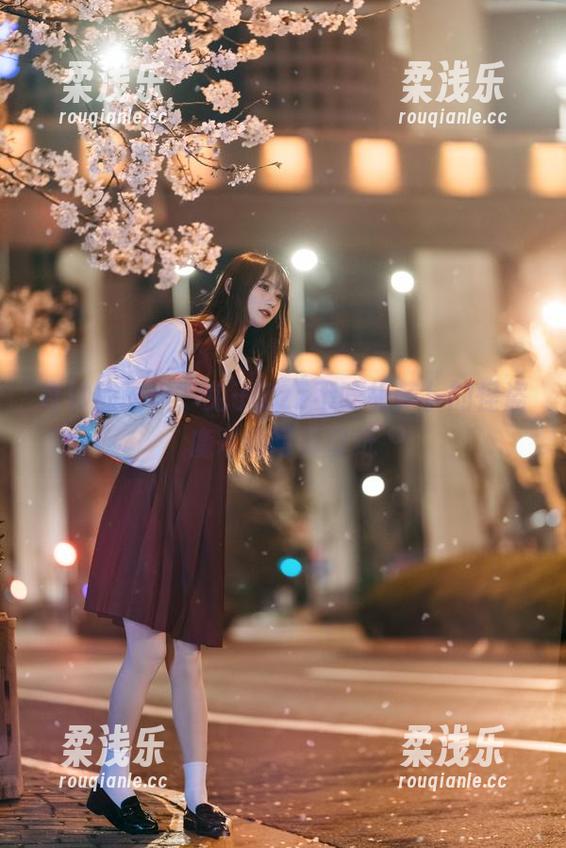 奇妙的画风，兔子Zzz不吃胡萝卜的怪盗魔术师写真壁纸