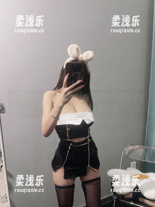 微密圈 - 兔宝妮to的隐藏才艺：原图分享后果不堪设想的秘书醉态
