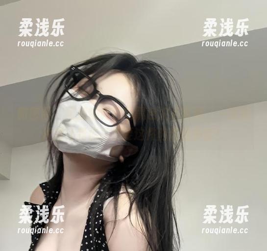 微密圈 - 可爱的肉巴的黑色波点套装，一张图片就让我疯狂想要这件肉肉的外套！
