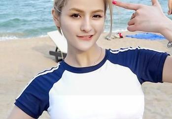 嗲囡囡 – 分享小Kaili小丁丁的兔女郎写真，由衷佩服她对可爱的坚持——但我可能会摔跤。