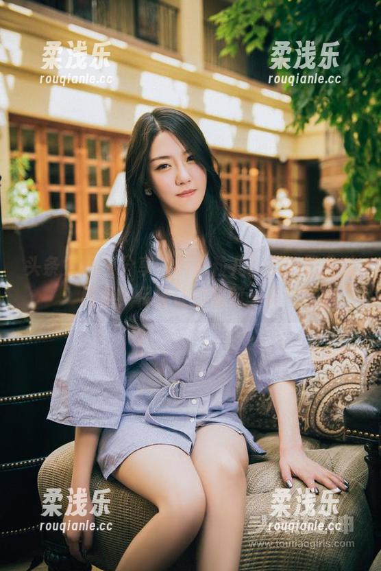 头条女神-小米粒儿 头条女神 - 分享“小米粒儿”魔幻职业装图集,保证让你眼前一亮!