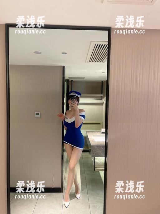 微密圈 - 奶宝妹纸的试衣间乱斗记：一场写真集分享，衣服与幽默在此相遇。