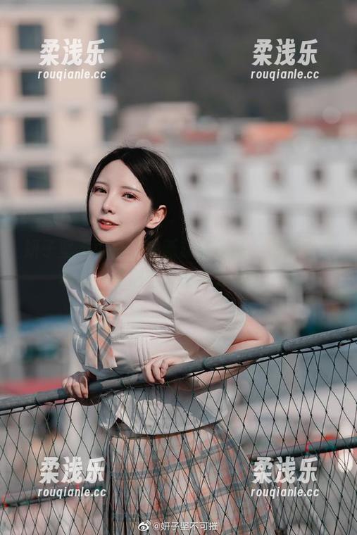 妍子坚不可摧 妍子坚不可摧带来新旗袍作品,更新一下审美,《别当真》系列满上了。