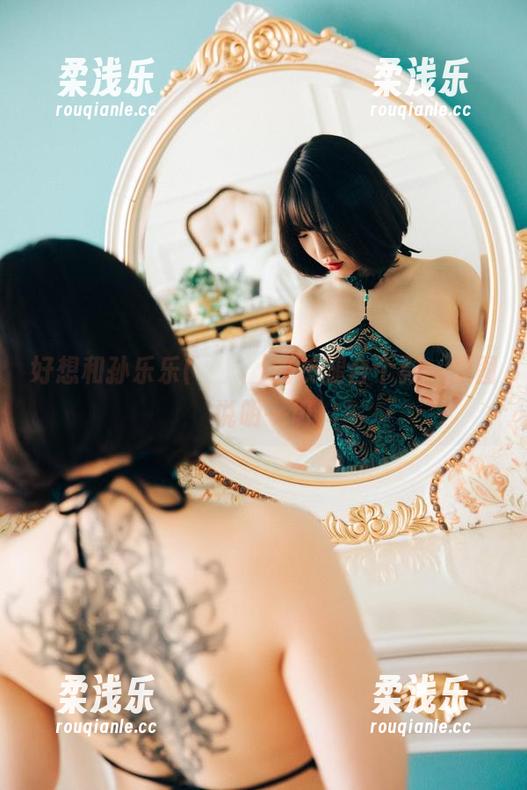 好想和孙乐乐(손예은)的长腿合个影，原图说明一切