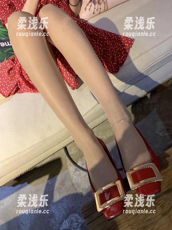 小仙女ELaine 微密圈 - 每个职场都需要一位小仙女ELaine,精选写真展示她的职业装穿搭。