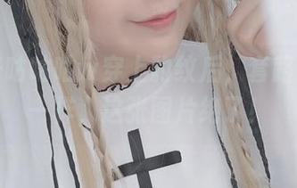 小容仔咕咕咕w穿上豹纹后，套路果然不一样，这张图片绝了！