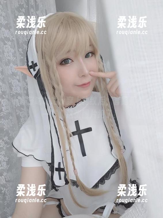 小容仔咕咕咕w穿上豹纹后，套路果然不一样，这张图片绝了！