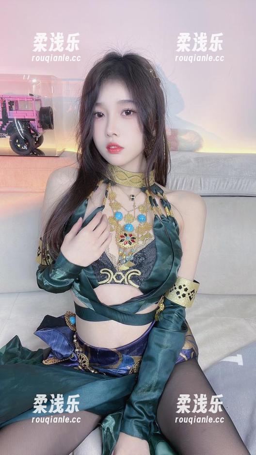 小小奶瓶儿 哎呦,小小奶瓶儿吊带写真上线了,渴望的我迫不及待想下载一套!