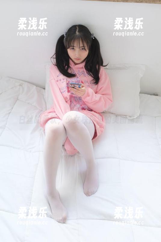白丝的柔软，少女秩序里的美图暗流