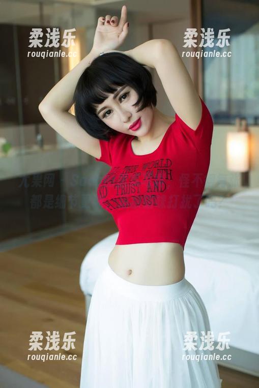 尤果网-Sara 尤果网 - Sara的居家写真,怪不得每张都是细节更新,是被猫咪打扰了吗?