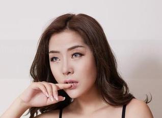 尤物馆 – Amrita贞贞轻松驾驭的婚纱，高清图包里充满了骚动的气息。