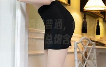 尤蜜荟 – 乍一看很普通，但周大萌的在线高清自拍，总饱含些小情绪