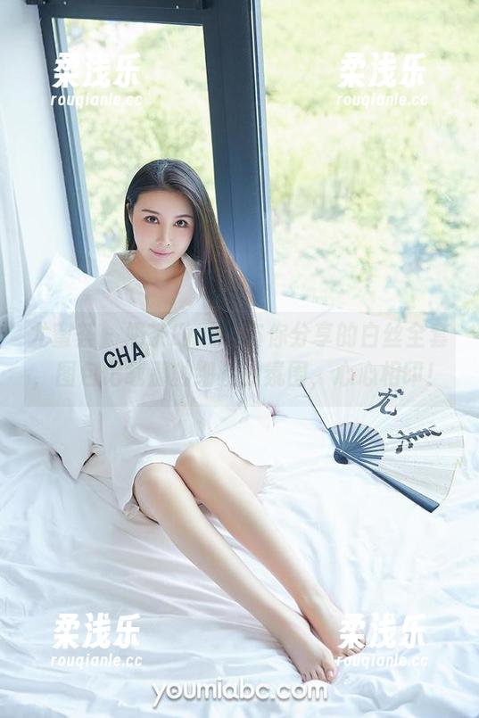 尤蜜荟-奶茶Emily 尤蜜荟 - 奶茶Emily与你分享的白丝全套,图包记载那种细腻的氛围,心心相印!