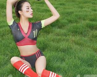 尤蜜荟 – 高清照片下的期待：“孙梦瑶，等君归此刻好似在喝茶。”