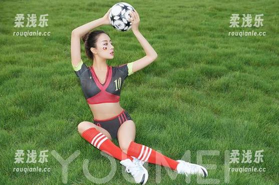 尤蜜荟-孙梦瑶 尤蜜荟 - 高清照片下的期待:“孙梦瑶,等君归此刻好似在喝茶。”